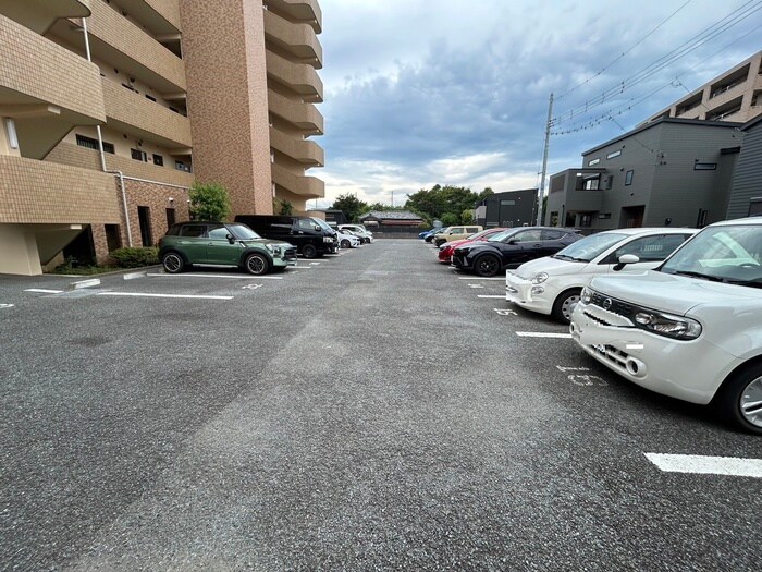 物件外観写真5　(駐車場)