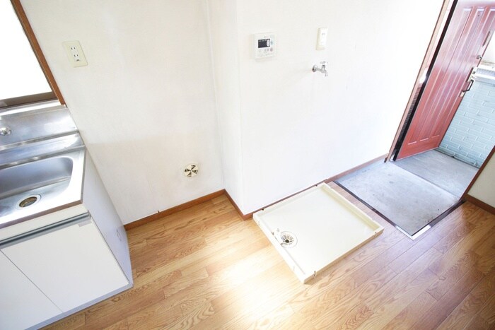 物件内観写真14　(洗濯機置場)