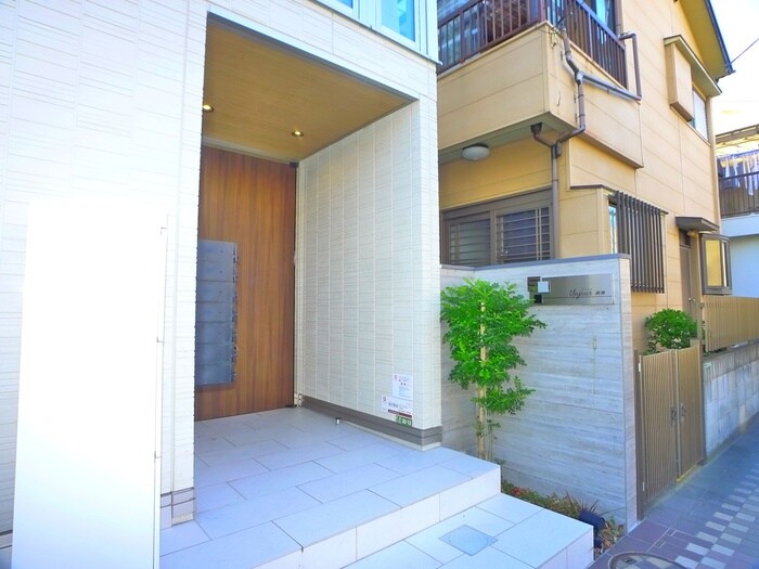 物件外観写真5　(エントランス部分)