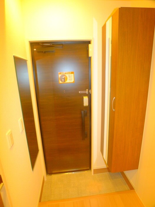 物件内観写真16　(玄関)