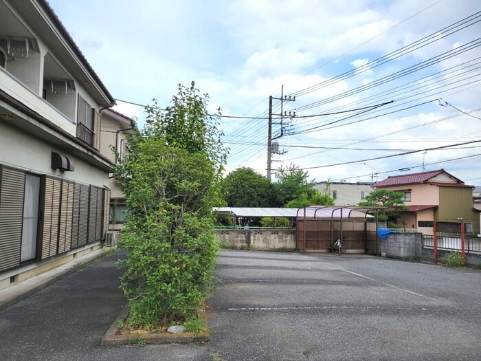 物件外観写真3　(駐車場)