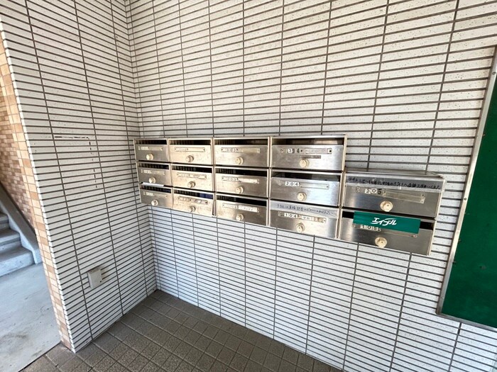 物件外観写真5　(エントランス部分)