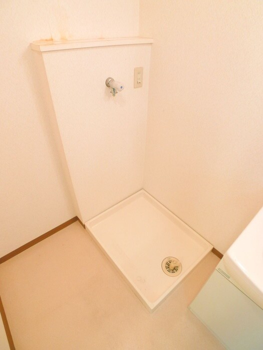 物件内観写真14　(洗濯機置場)