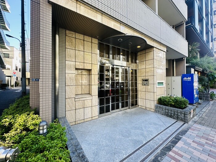 物件外観写真2　(エントランス部分)