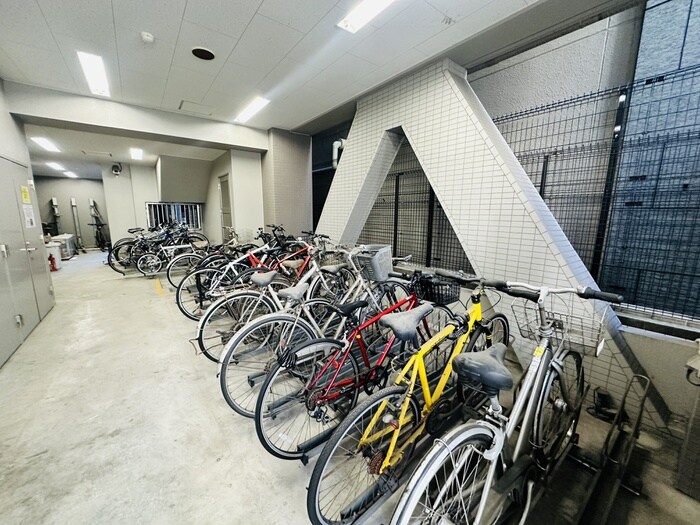 物件外観写真4　(駐輪場)