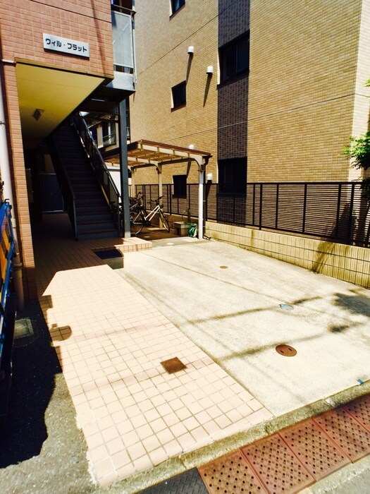 物件外観写真3　(駐輪場)