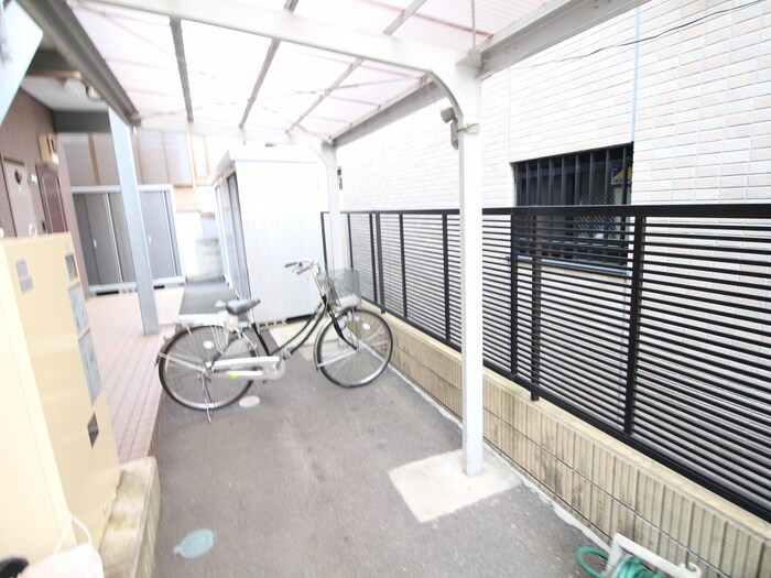 物件外観写真5　(駐輪場)