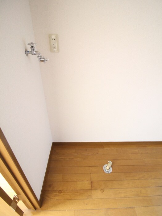 物件内観写真14　(洗濯機置場)