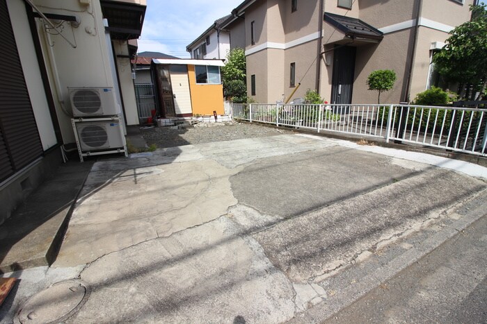 物件外観写真3　(駐車場)