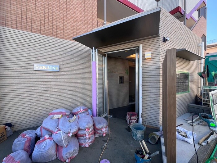 物件外観写真5　(エントランス部分)