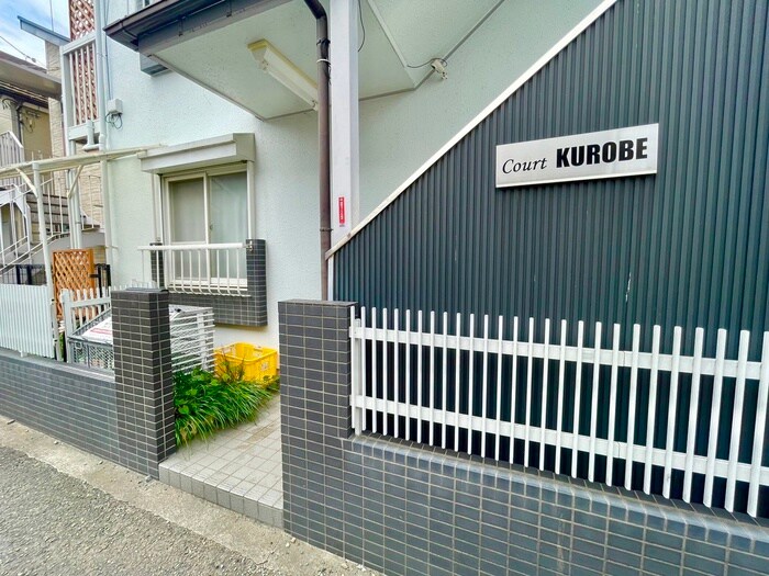 物件外観写真3　(エントランス部分)