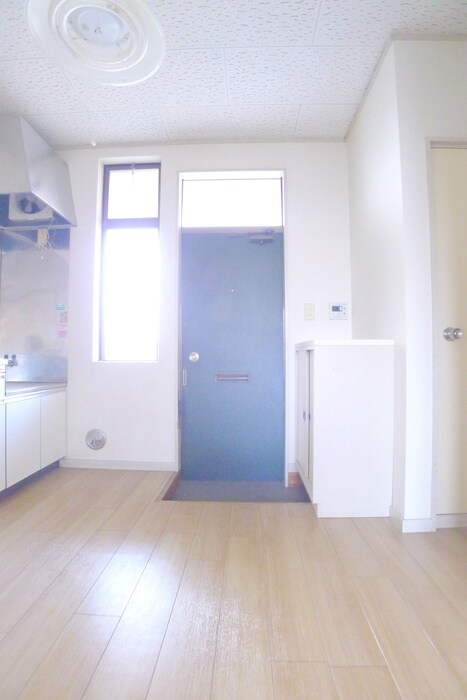 物件内観写真13　(玄関)