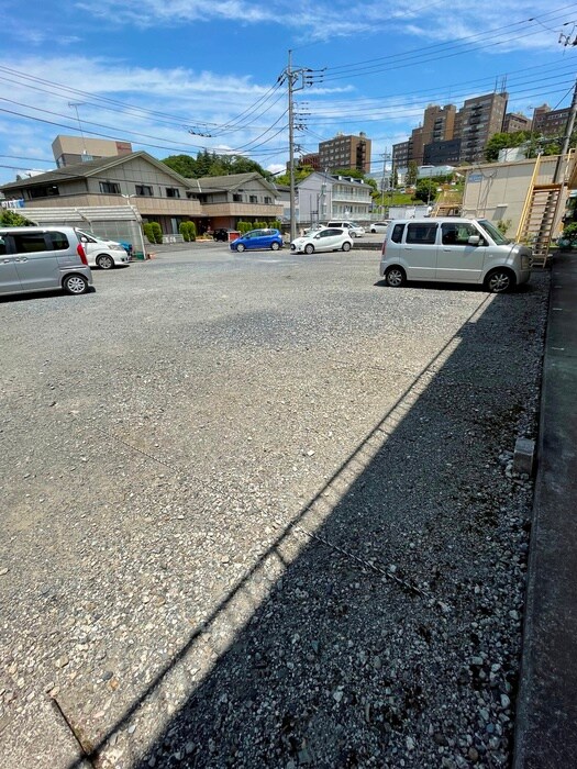 物件外観写真6　(駐車場)