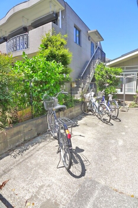 物件外観写真2　(駐輪場)