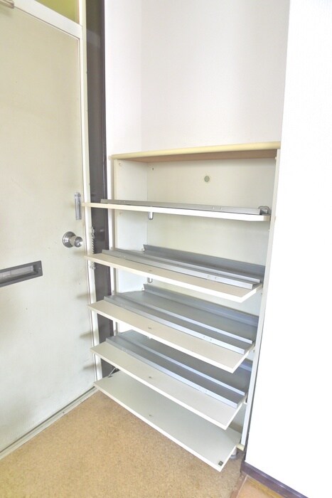 物件内観写真15　(靴箱)