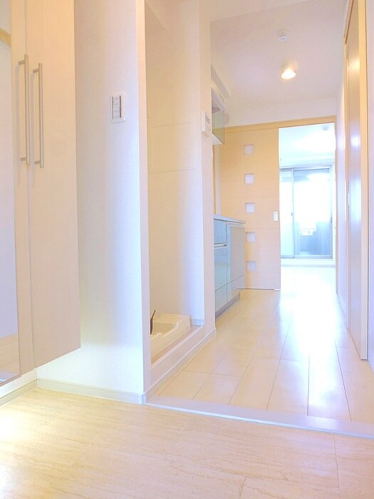 物件内観写真12　(玄関)