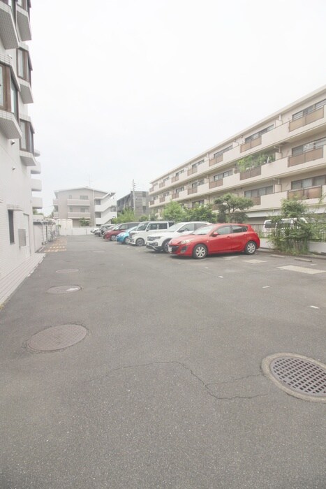 物件外観写真4　(駐車場)