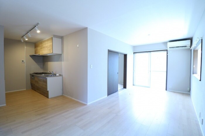 物件内観写真3　(室内からの展望)