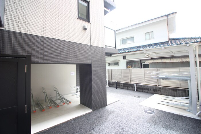 物件外観写真4　(駐輪場)