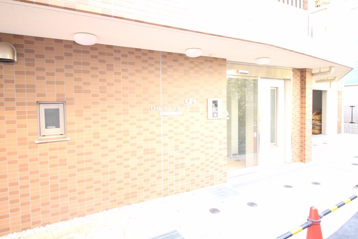 物件外観写真4　(エントランス部分)