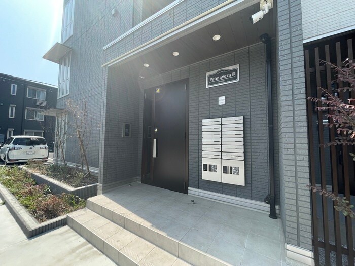 物件外観写真2　(エントランス部分)