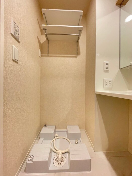 物件内観写真12　(洗濯機置場)