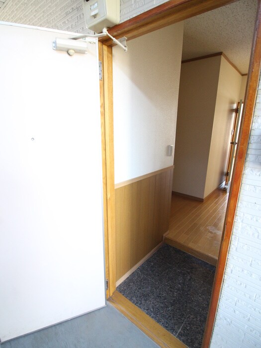 物件内観写真13　(玄関)