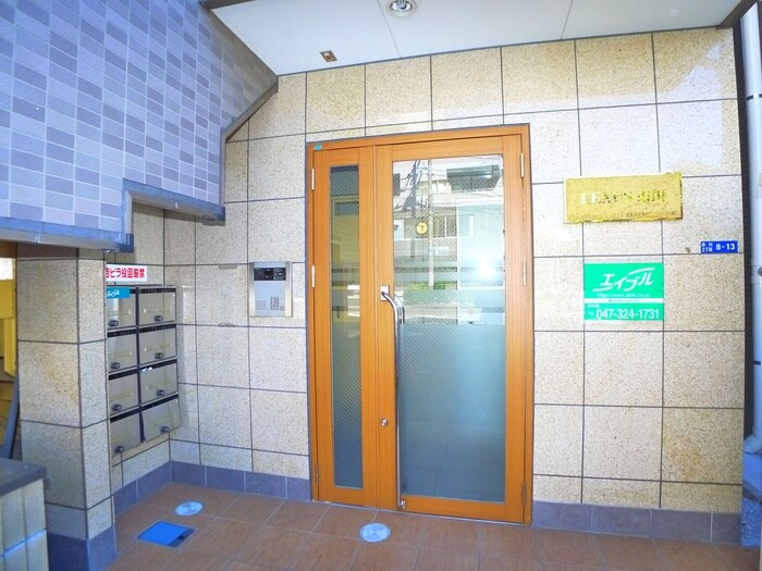 物件外観写真3　(エントランス部分)
