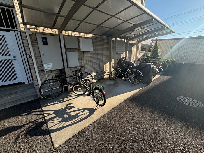 物件外観写真6　(駐輪場)