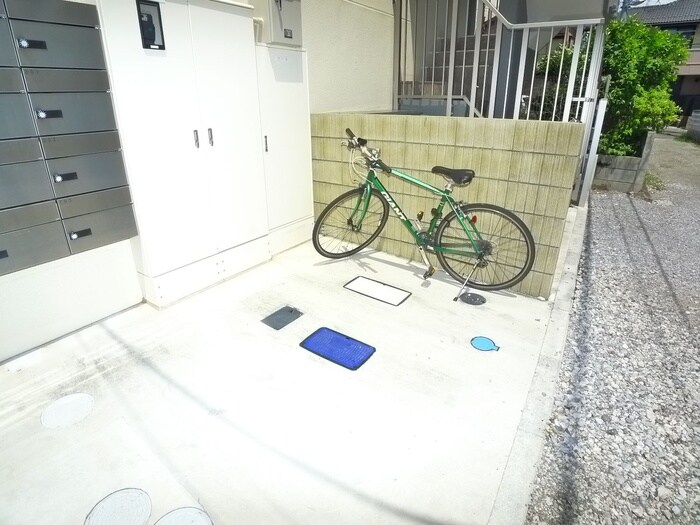 物件外観写真4　(駐輪場)