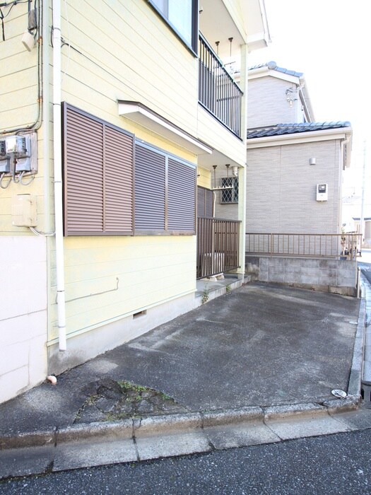 物件外観写真4　(駐車場)