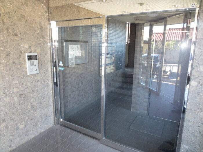 物件外観写真3　(エントランス部分)