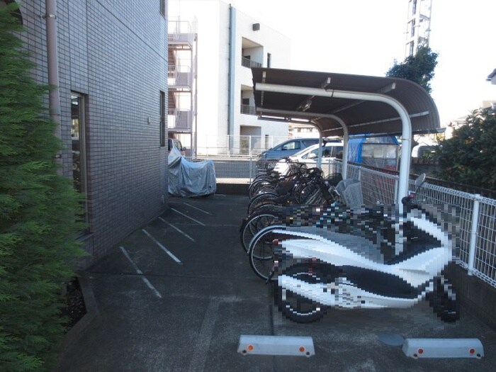 物件外観写真4　(駐輪場)