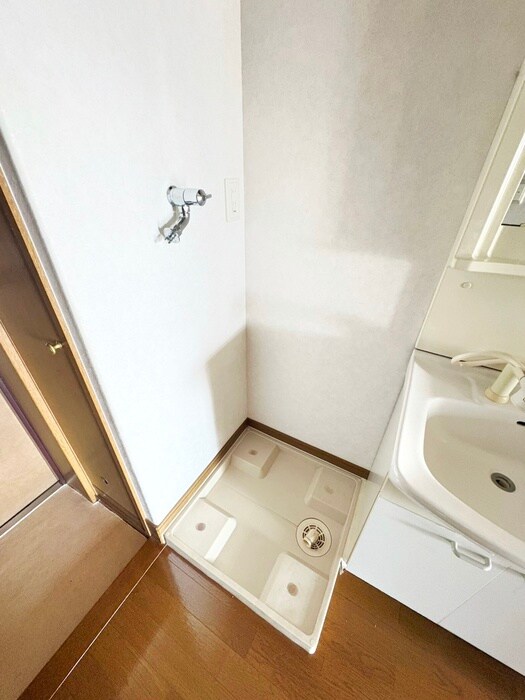 物件内観写真18　(洗濯機置場)