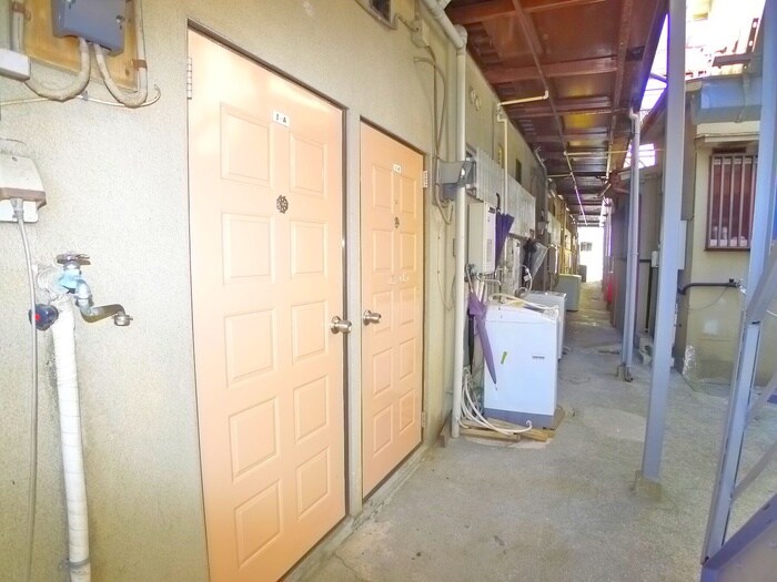 物件外観写真5　(エントランス部分)