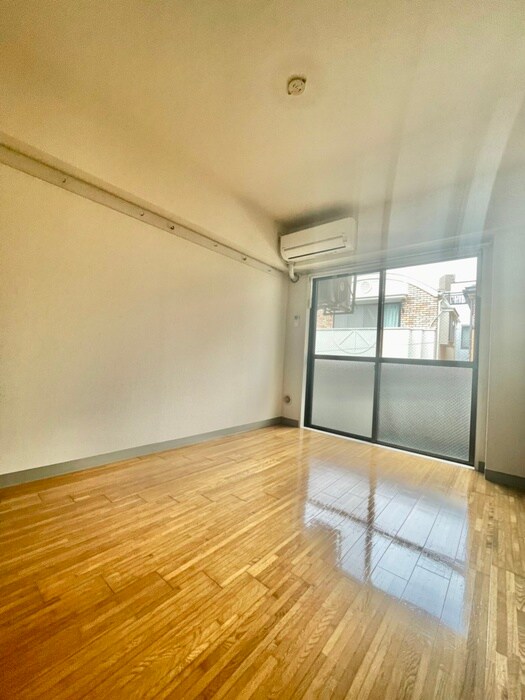 物件内観写真8　(室内からの展望)