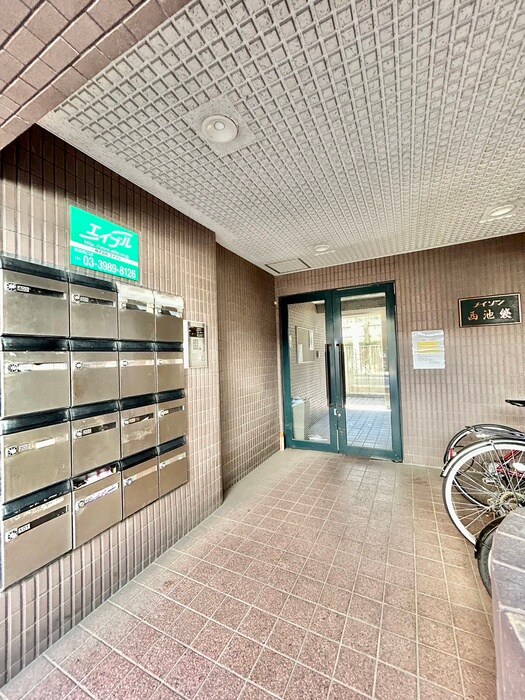 物件外観写真3　(エントランス部分)