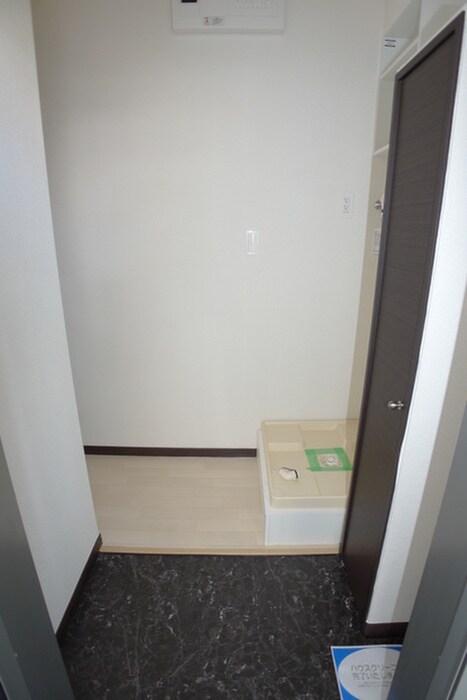 物件内観写真13　(玄関)