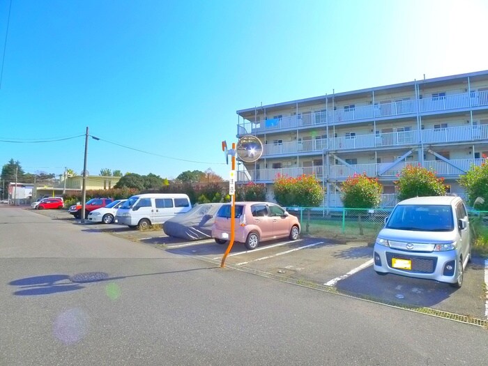 物件外観写真2　(駐車場)