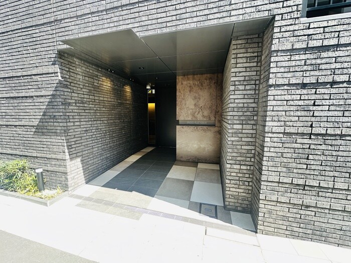 物件外観写真2　(エントランス部分)