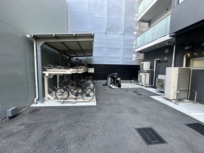 物件外観写真4　(駐輪場)