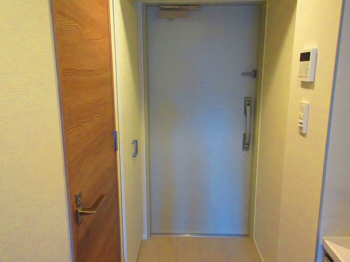 物件内観写真18　(玄関)