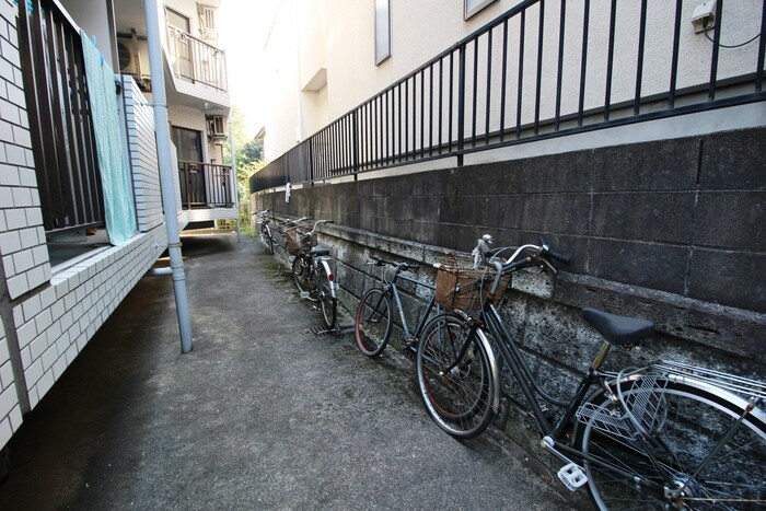 物件外観写真4　(駐輪場)