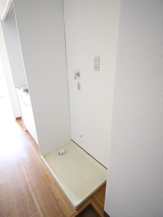 物件内観写真12　(洗濯機置場)