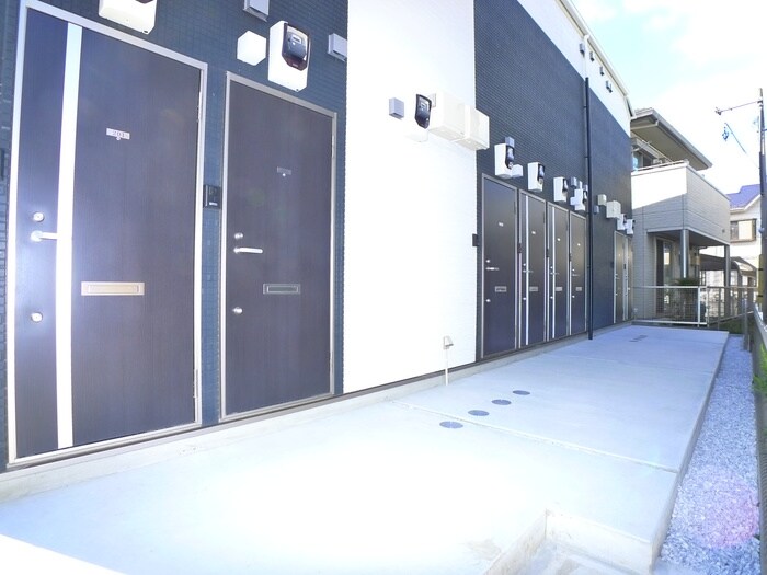 物件外観写真3　(エントランス部分)