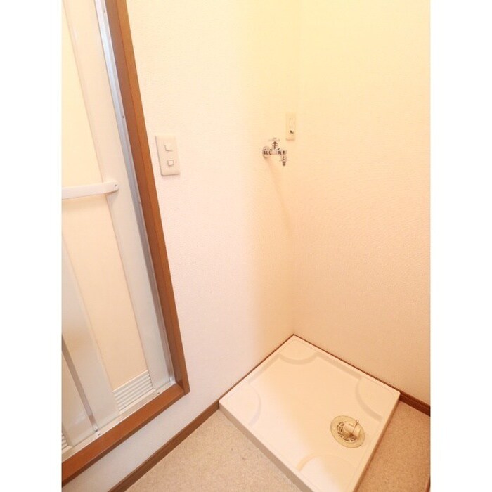 物件内観写真13　(洗濯機置場)