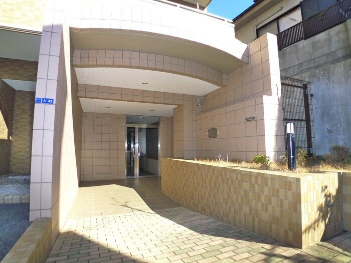 物件外観写真3　(エントランス部分)