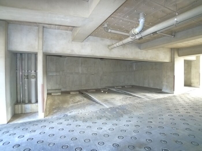 物件外観写真5　(駐車場)