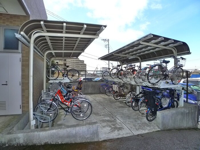 物件外観写真6　(駐輪場)