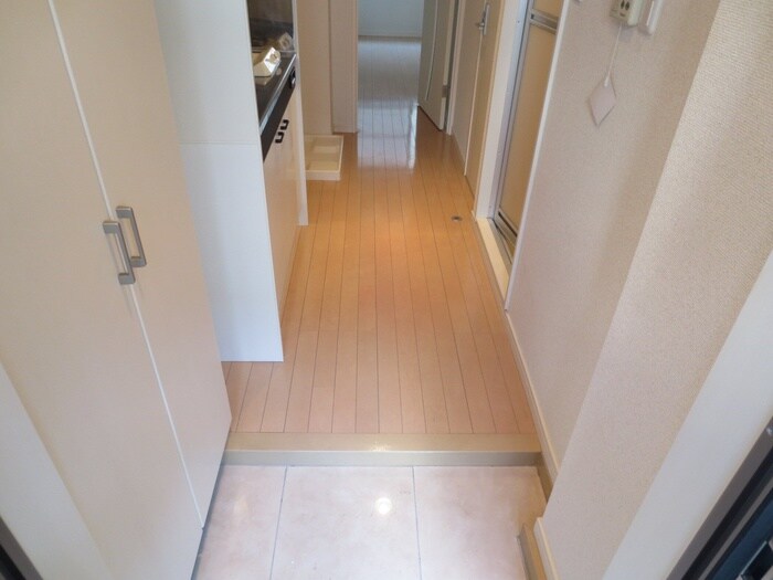 物件内観写真10　(玄関)